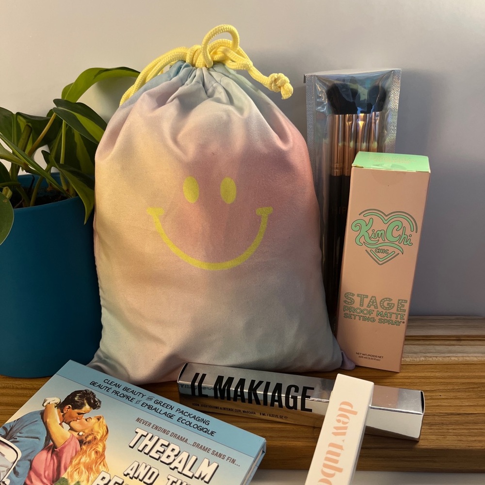 Ipsy Glam Plus Bag with FIVE randomly chosen makeup and beauty items!